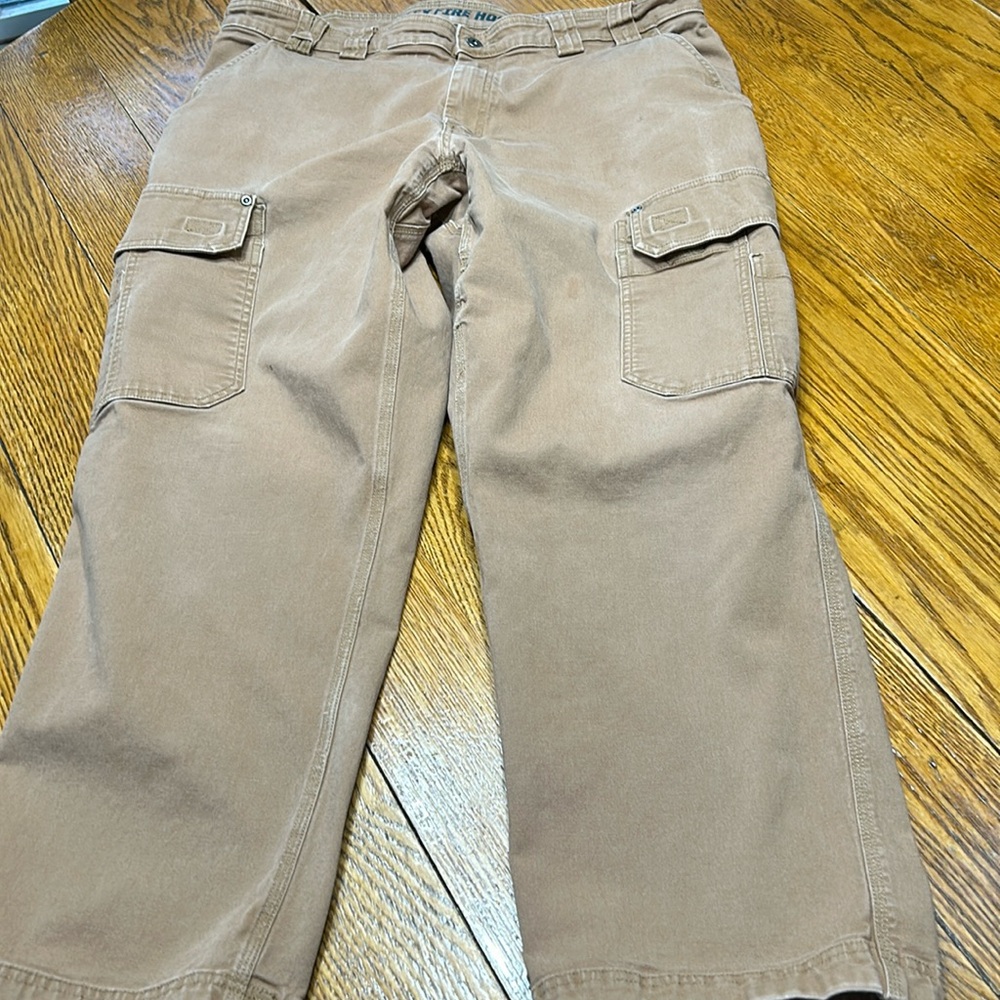 Duluth Trading Co. Flex Fire Hose cargo work pants. Size 40x30. Desert Khaki.